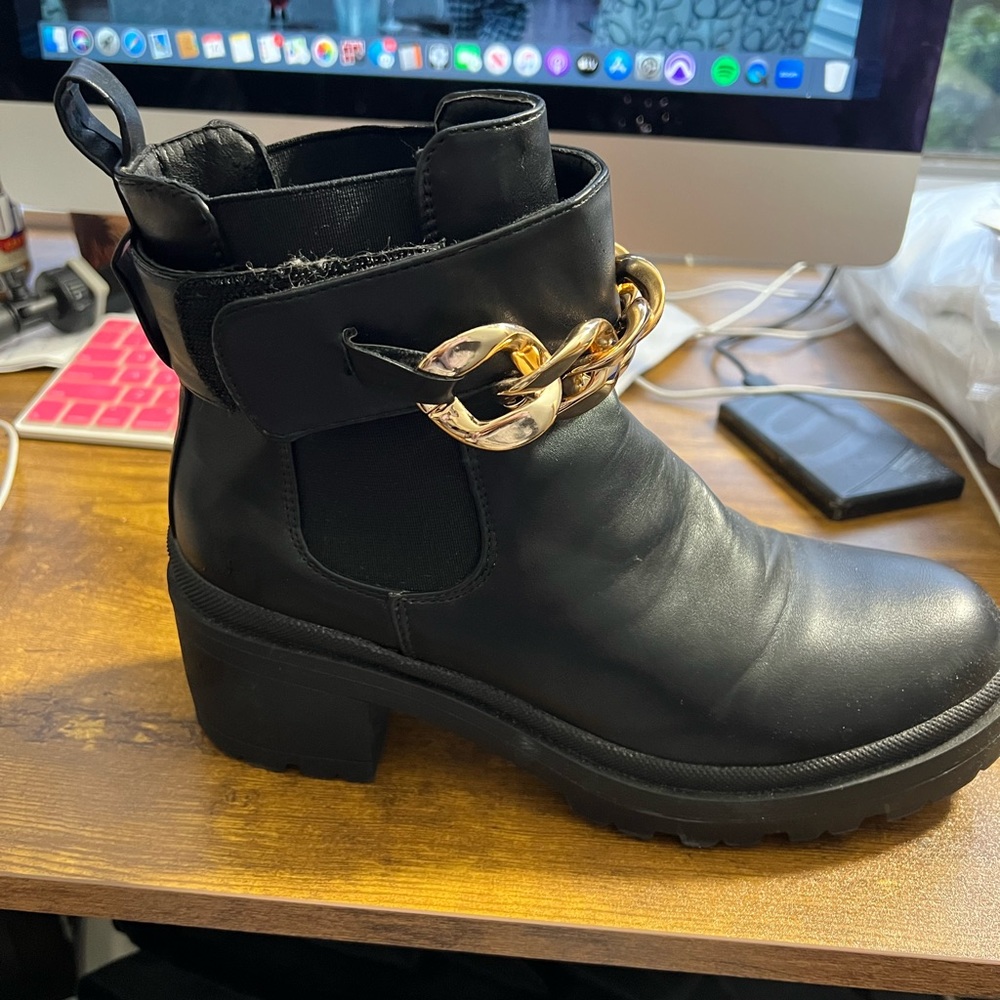 Black boots like new